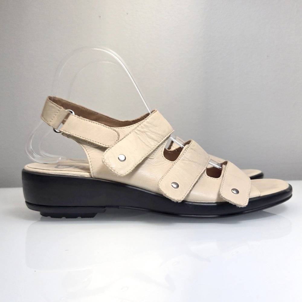 Gravity Defyer Strappy Sandals 9.5M Beige Leather Versoshock‎ Comfort Orthopedic